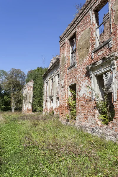 Die Ruinen des alten Herrenhauses — Stockfoto