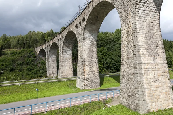 Viaducto ferroviario de piedra viejo —  Fotos de Stock