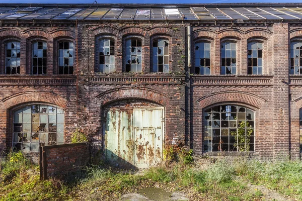 Destroyed, the historic factory hall — Stock Photo, Image