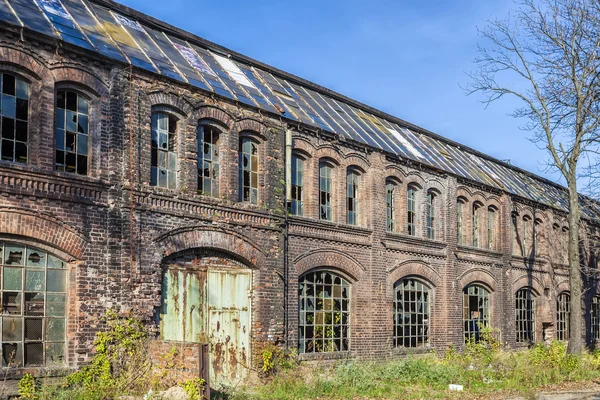 Zerstört, die historische Fabrikhalle — Stockfoto