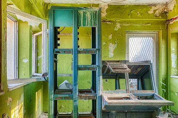 Estudio de televisión olvidado en un edificio en ruinas —  Fotos de Stock