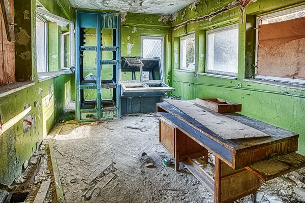 Estudio de televisión olvidado en un edificio en ruinas — Foto de Stock
