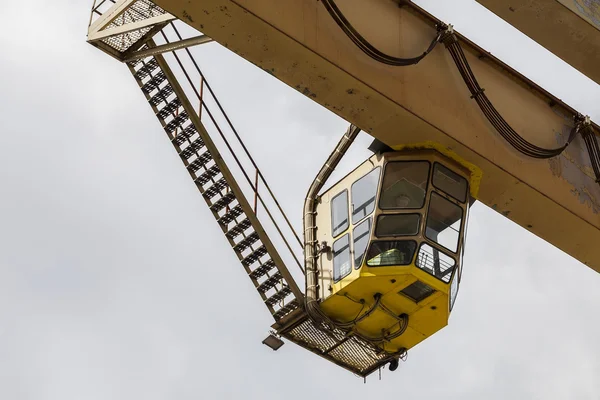 Old gantry crane in the yard — Stock Fotó