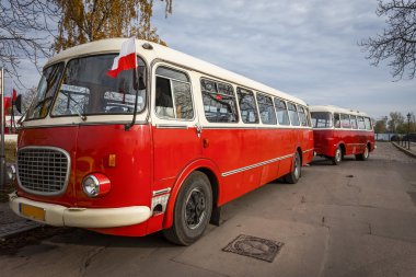 Römork ile tarihi otobüs