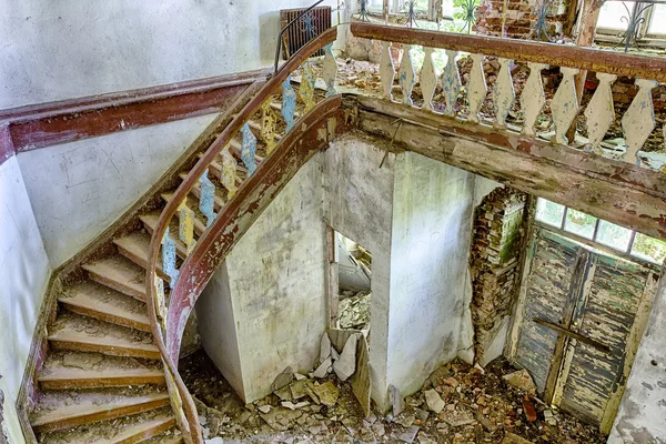 Las ruinas de una casa solariega — Foto de Stock