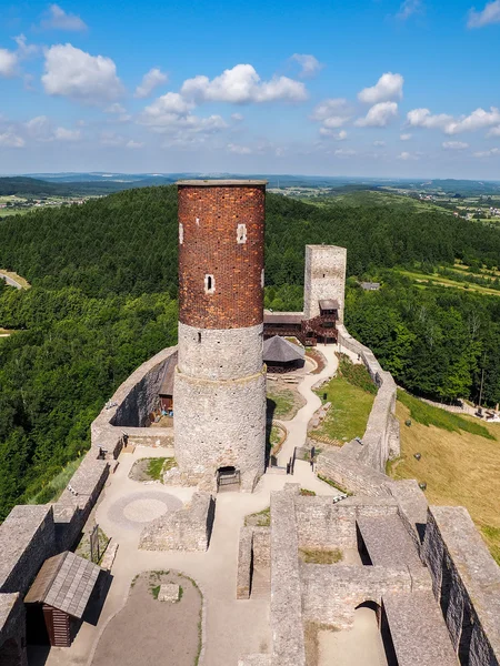 Le rovine di un castello medievale — Foto Stock