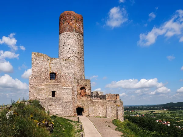 Die Ruinen einer mittelalterlichen Burg — Stockfoto