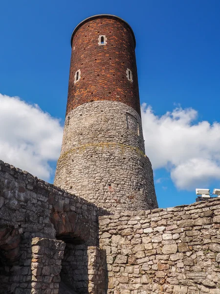 De ruïnes van een middeleeuws kasteel — Stockfoto
