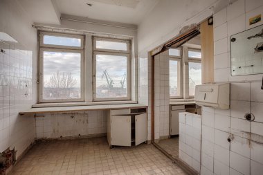 Terk edilmiş ve unutulmuş Hastane Binası
