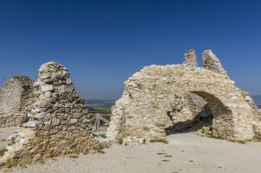 Dağlarda unutulmuş kale