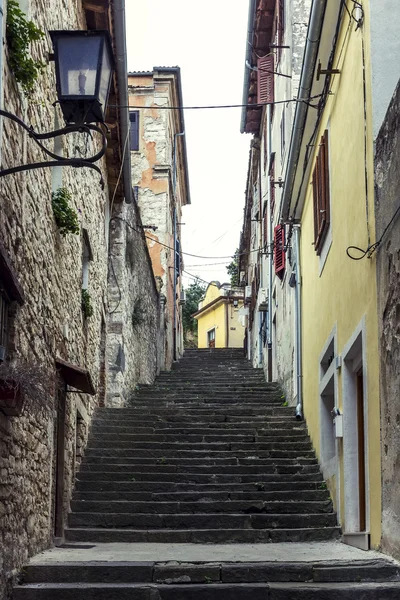 The mysterious atmosphere of the old Mediterranean town — Stock Photo, Image