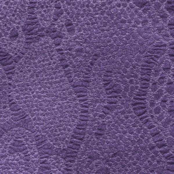 Фиолетовая текстура кожи змеи крупным планом . — стоковое фото