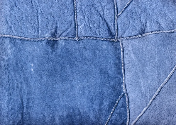 De textuur van de verkeerde kant van een bontjas blauw geschilderd. — Stockfoto