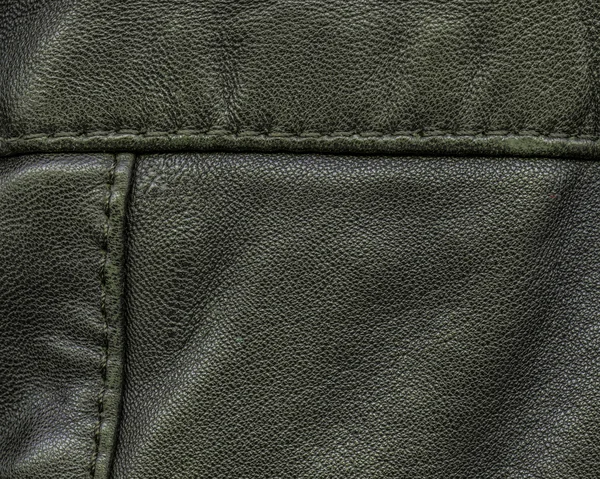 Textura de couro verde escuro close-up, costuras . — Fotografia de Stock