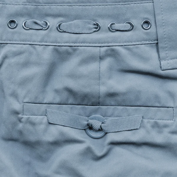 Fragment de pantalon d'été féminin bleu — Photo