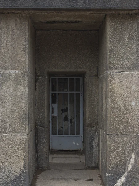 The entrance to the ancient crypt — Stock Photo, Image