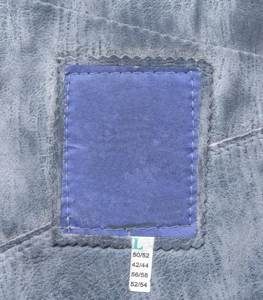 人工皮革の背景に青い空繊維のタグ — ストック写真