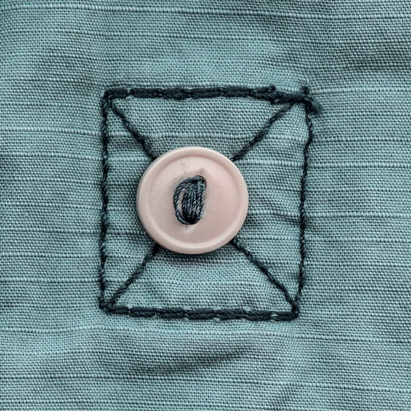 Textura de tecido azul-verde decorado com botão — Fotografia de Stock