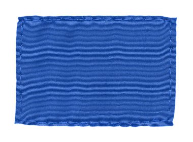 Beyaz arka plan üzerinde boş mavi tekstil etiket