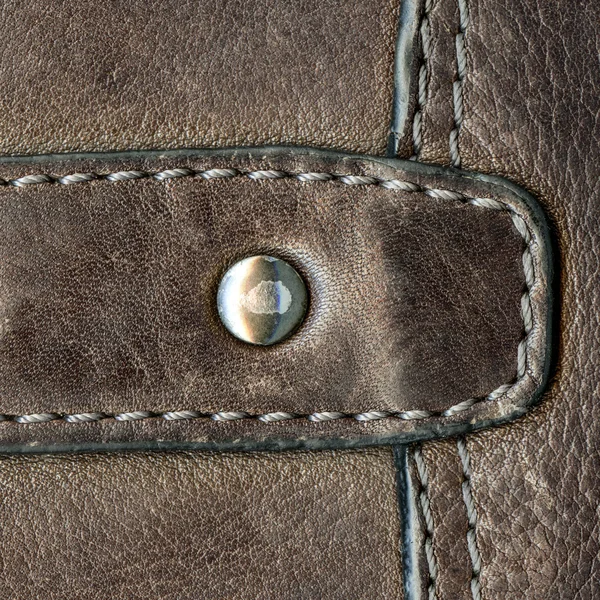 Фрагмент коричневої сумки крупним планом — стокове фото