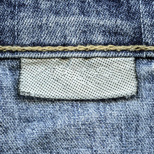 Étiquette textile vierge sur fond denim bleu — Photo