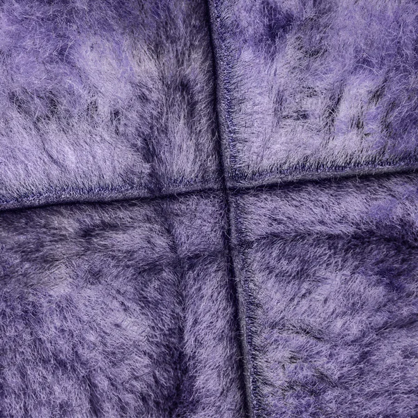 Textura de pele natural pintado violeta, costuras — Fotografia de Stock