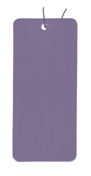 Фиолетовый пустой картонный тег изолирован на белом — стоковое фото