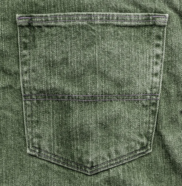 Bolsillo de jeans verde sobre fondo de jeans — Foto de Stock