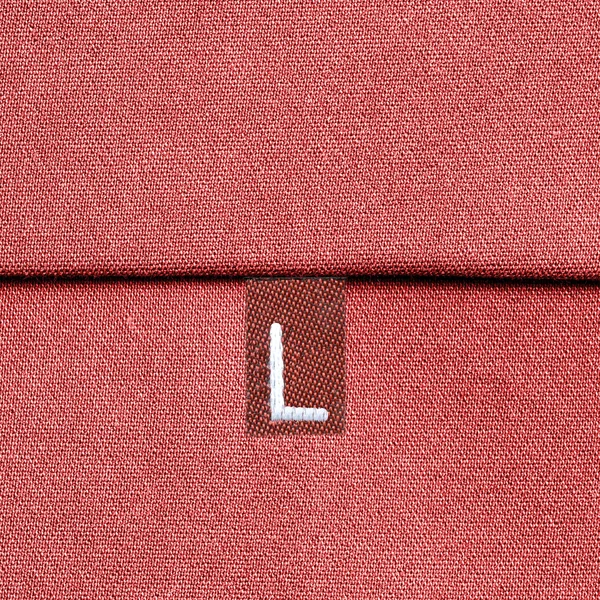 Textura de tela roja, costura, etiqueta — Foto de Stock