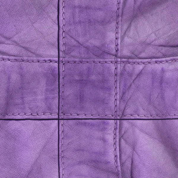 Fialový kožený textura, švy ve tvaru kříže — Stock fotografie