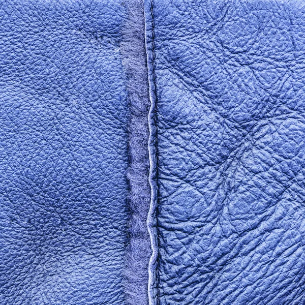 背景青の鞣し革の縫い目 — ストック写真