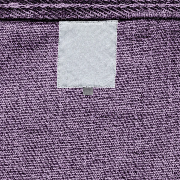 Jeans violeta lado equivocado, costura, etiqueta textil en blanco —  Fotos de Stock