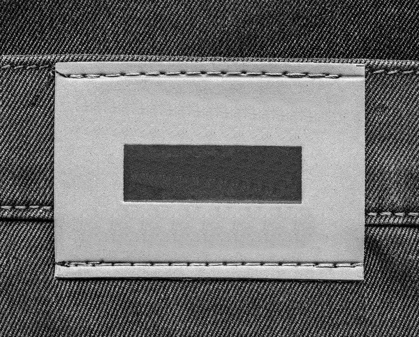 Grå læder etiket på grå denim - Stock-foto