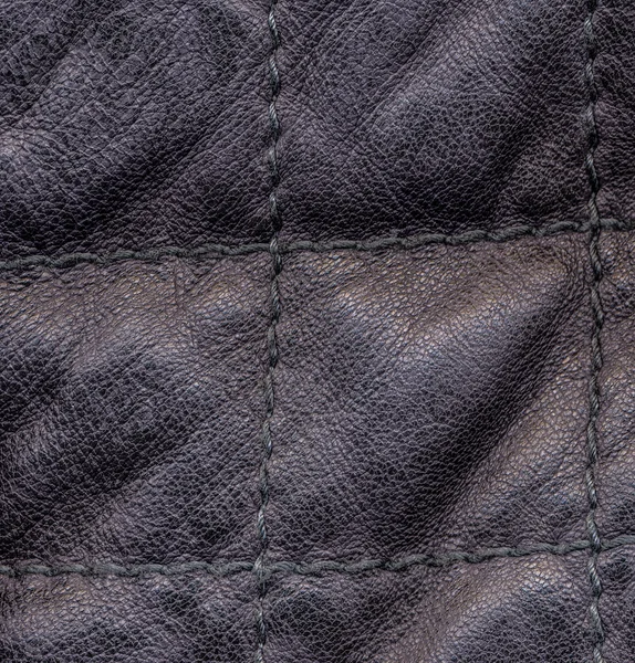 Fragment van oude bruin lederen jas close-up — Stockfoto