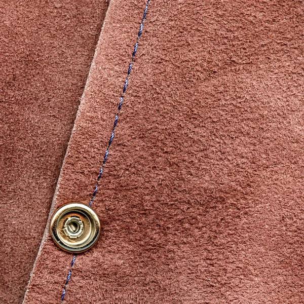 Texture cuir rouge-marron décorée avec couture et bouton — Photo