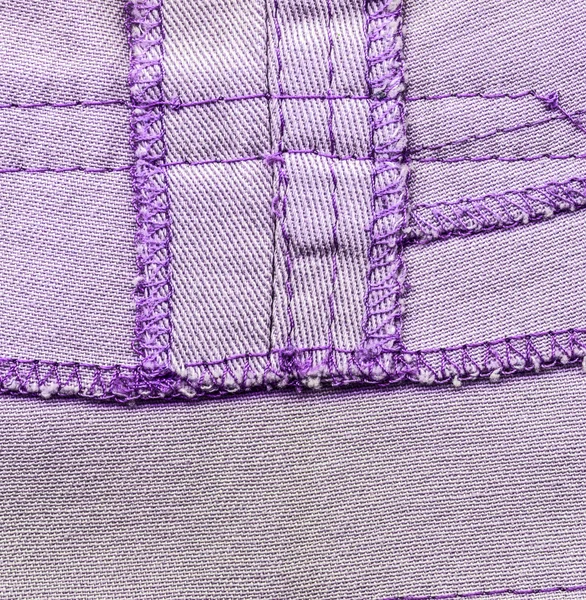Textura têxtil cinza-violeta e costuras de lado errado — Fotografia de Stock