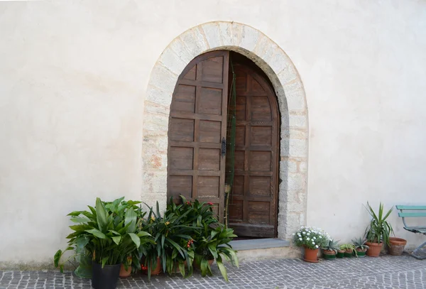 Исторические церковные порталы Италии — стоковое фото
