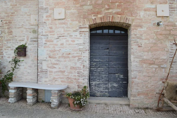 Vecchia porta d'ingresso italiana — Foto Stock