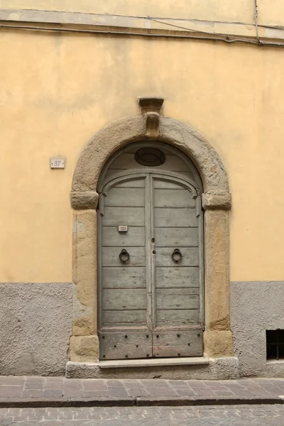 古い灰色のドア — ストック写真