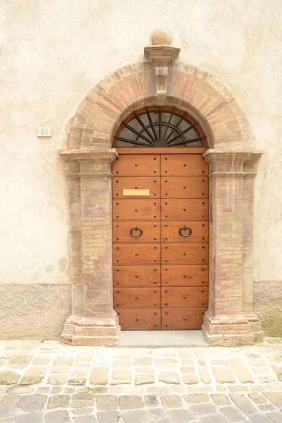 Italienische Haustür — Stockfoto