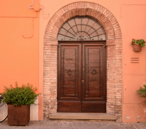 Vecchia porta mediterranea — Foto Stock