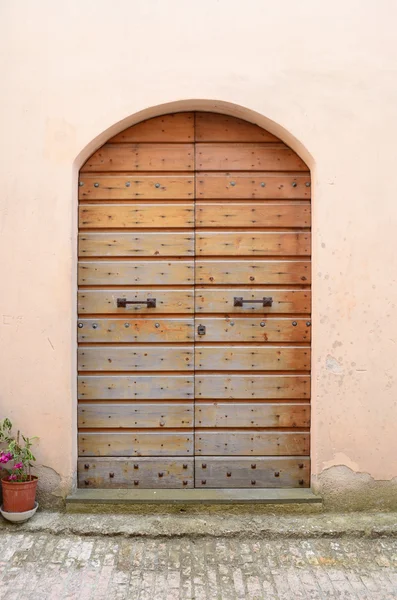 Italienische Haustür — Stockfoto