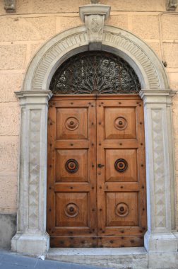 eski İtalyan ön kapı