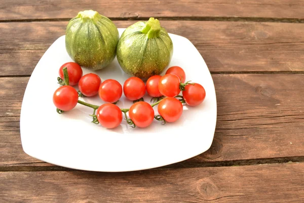 Cherry tomatoes with round zucchini — Stock Photo, Image