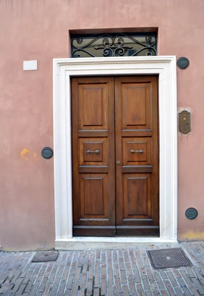 Włoski drzwi — Zdjęcie stockowe