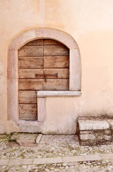 Italienische Haustür — Stockfoto