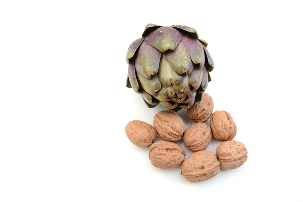 Walnuts with artichokes — Stock Photo, Image