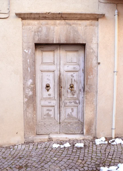 Porta da frente italiana velha — Fotografia de Stock