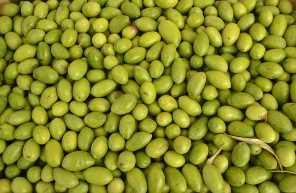 Green olives on market — Stock Photo, Image