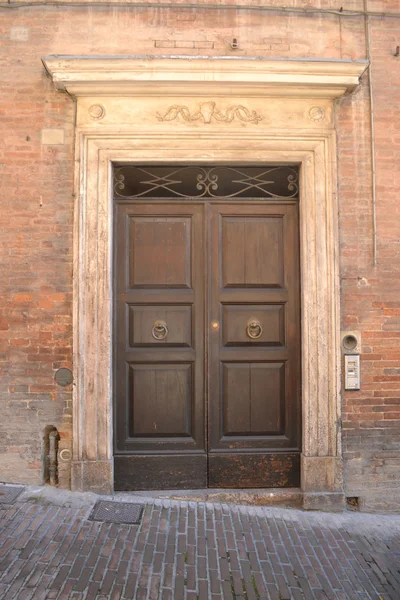 Italienische Haustür — Stockfoto